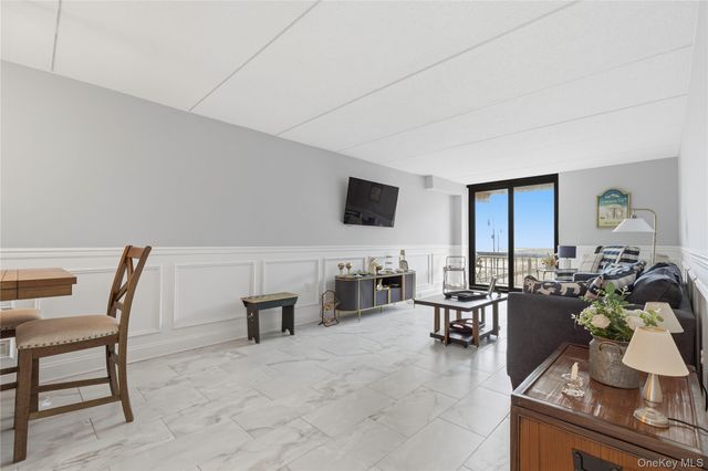 750 W Broadway 3P, Long Beach, NY 11561