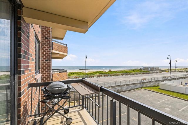 750 W Broadway 3P, Long Beach, NY 11561