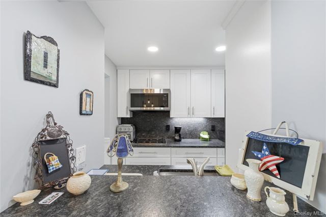 750 W Broadway 3P, Long Beach, NY 11561