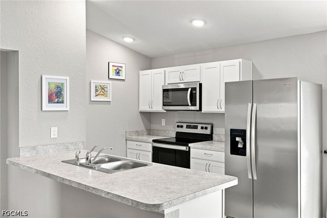 2725 NW 19th PL, Cape Coral, FL 33993