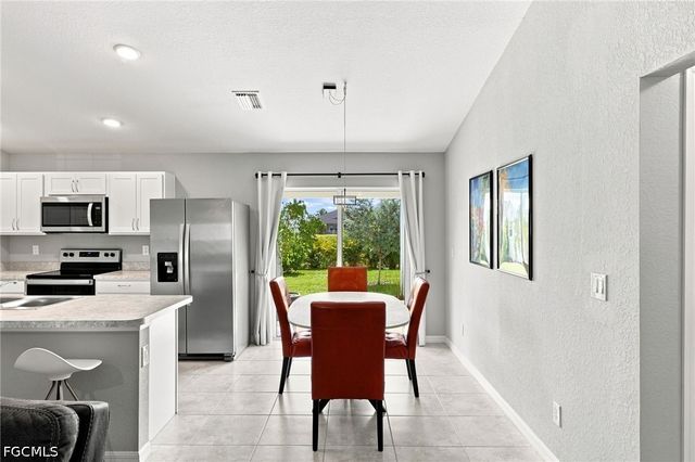 2725 NW 19th PL, Cape Coral, FL 33993