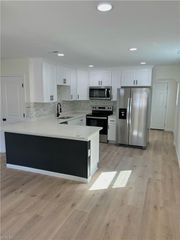 312 Diamond AVE, Chesapeake, VA 23323