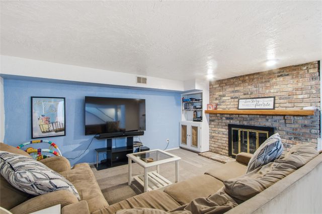1912 E 28th Street, Des Moines, IA 50317