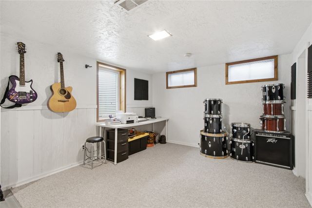 1912 E 28th Street, Des Moines, IA 50317