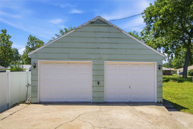 1912 E 28th Street, Des Moines, IA 50317
