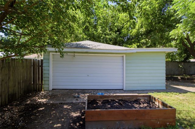 1912 E 28th Street, Des Moines, IA 50317