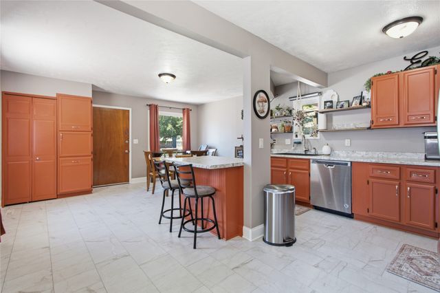 1912 E 28th Street, Des Moines, IA 50317