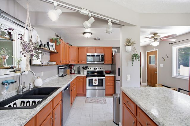 1912 E 28th Street, Des Moines, IA 50317