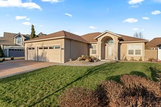 839 St Andrews Way, Eagle Point, OR 97524