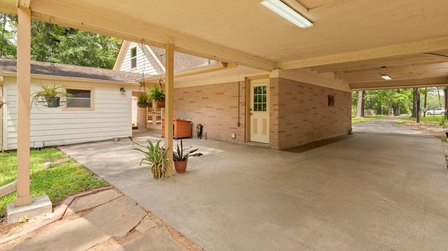 22764 Oak Shadows Place, New Caney, TX 77357