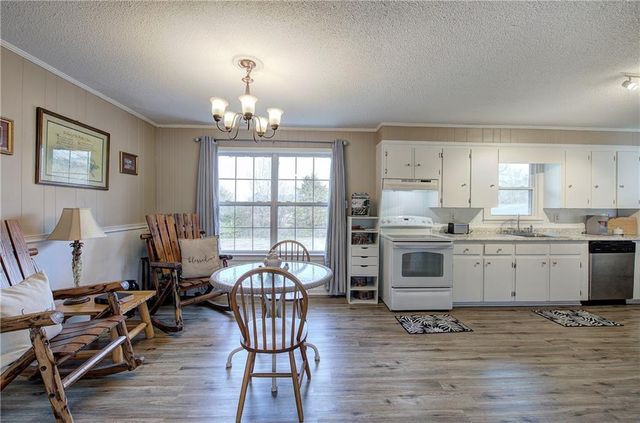 97 Pine Grove NW Circle, Adairsville, GA 30103