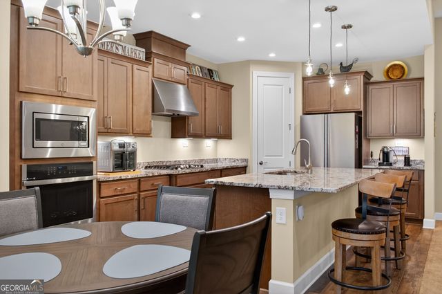 380 Falcon Way, Hoschton, GA 30548