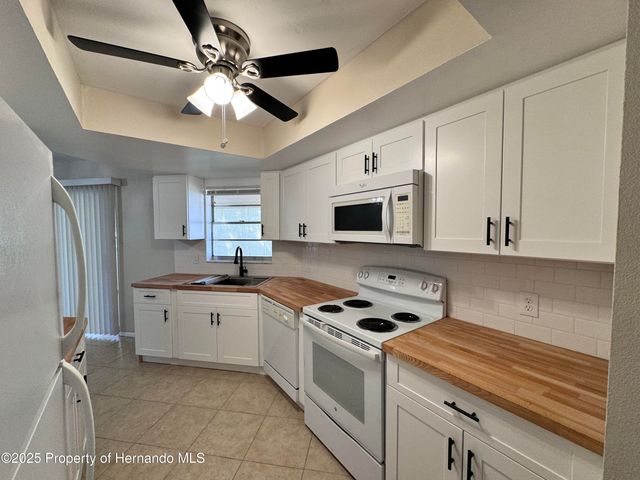 3480 Plaza Avenue, Spring Hill, FL 34608