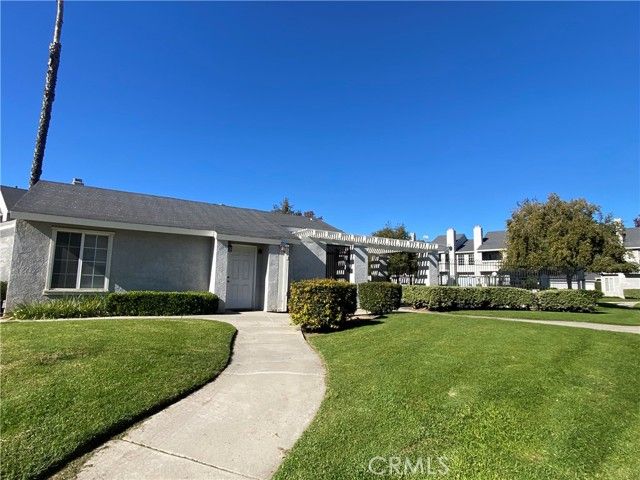 156 W Walnut A, Rialto, CA 92376