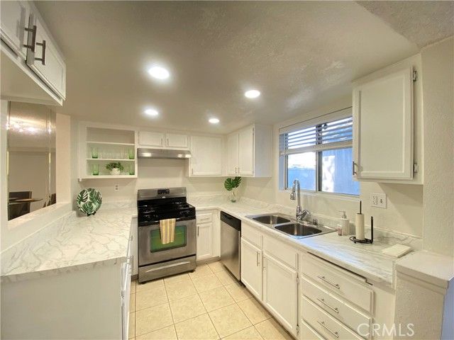 156 W Walnut A, Rialto, CA 92376