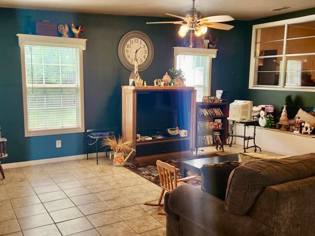 2210 S Martin St, Kilgore, TX 75662
