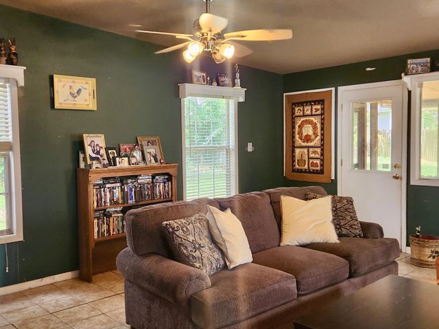 2210 S Martin St, Kilgore, TX 75662