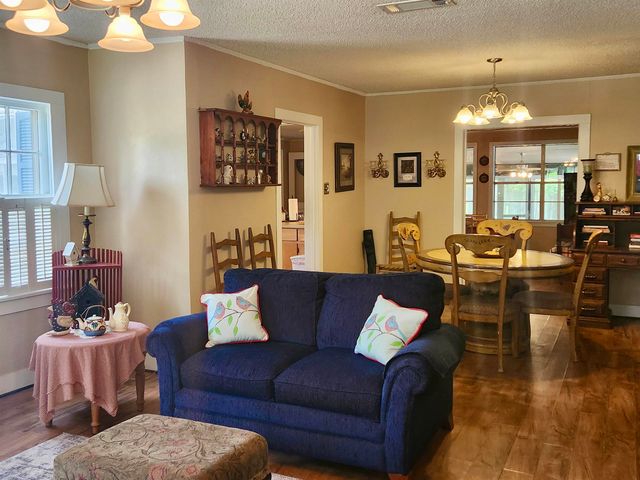 2210 S Martin St, Kilgore, TX 75662