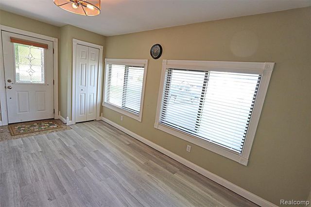 412 E Shore Drive, Whitmore Lake, MI 48189