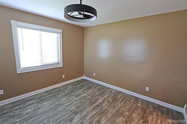 412 E Shore Drive, Whitmore Lake, MI 48189