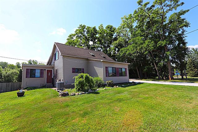 412 E Shore Drive, Whitmore Lake, MI 48189