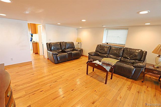 412 E Shore Drive, Whitmore Lake, MI 48189
