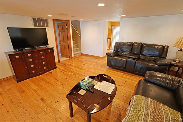 412 E Shore Drive, Whitmore Lake, MI 48189