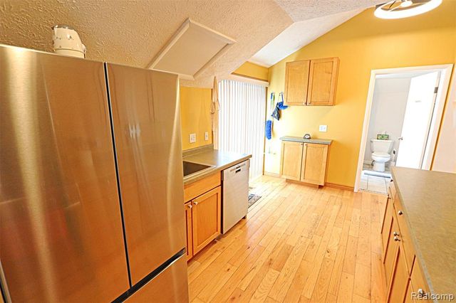 412 E Shore Drive, Whitmore Lake, MI 48189