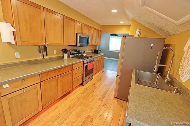 412 E Shore Drive, Whitmore Lake, MI 48189
