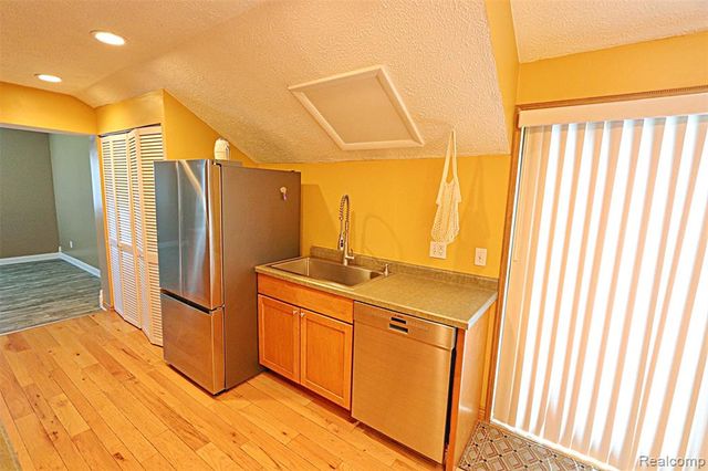 412 E Shore Drive, Whitmore Lake, MI 48189