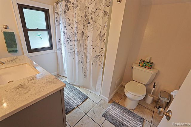 412 E Shore Drive, Whitmore Lake, MI 48189