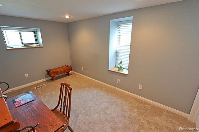 412 E Shore Drive, Whitmore Lake, MI 48189