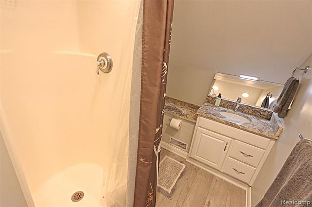 412 E Shore Drive, Whitmore Lake, MI 48189