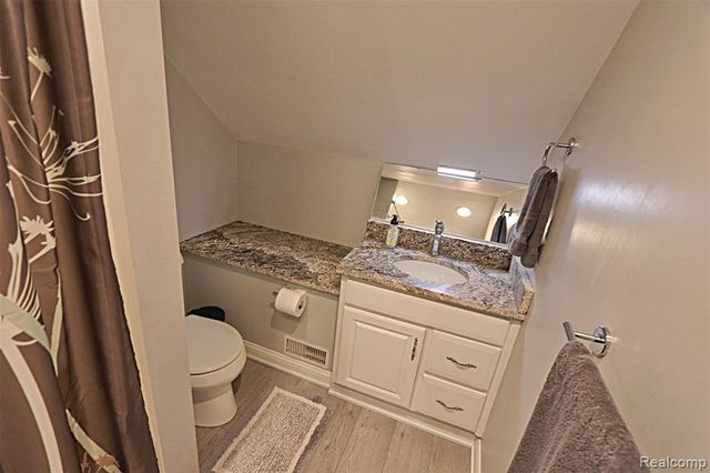 412 E Shore Drive, Whitmore Lake, MI 48189