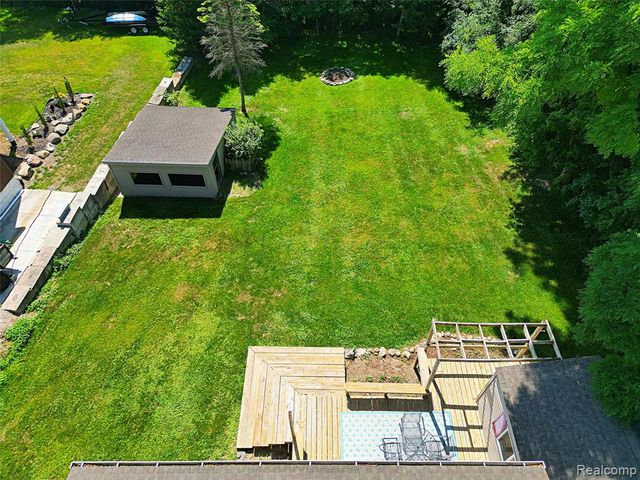 412 E Shore Drive, Whitmore Lake, MI 48189