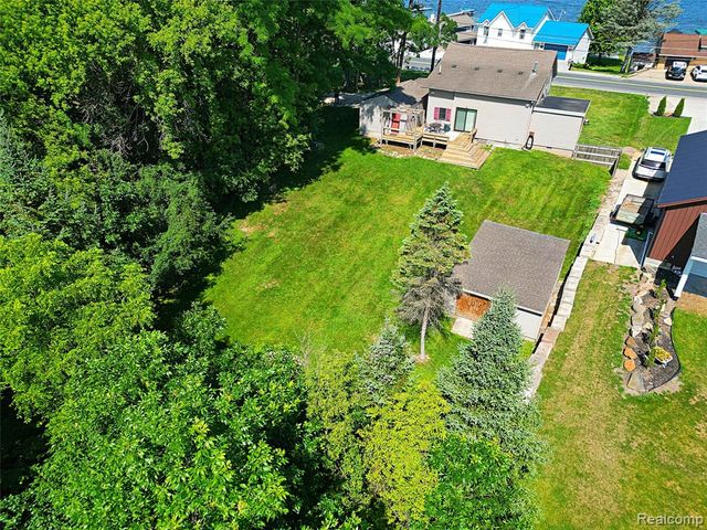412 E Shore Drive, Whitmore Lake, MI 48189