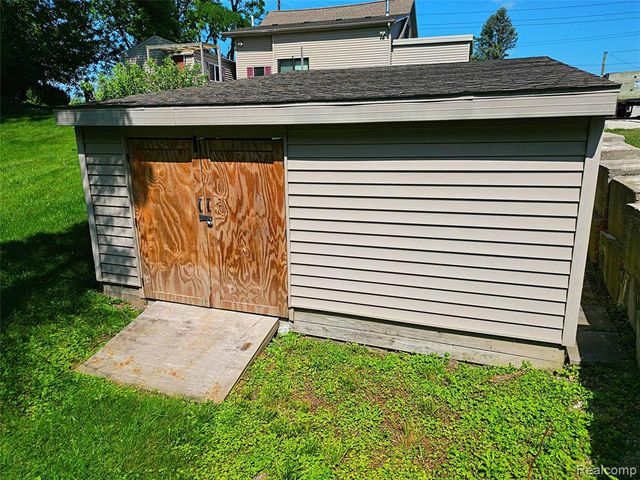 412 E Shore Drive, Whitmore Lake, MI 48189