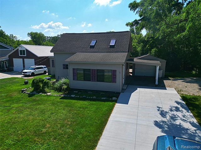 412 E Shore Drive, Whitmore Lake, MI 48189