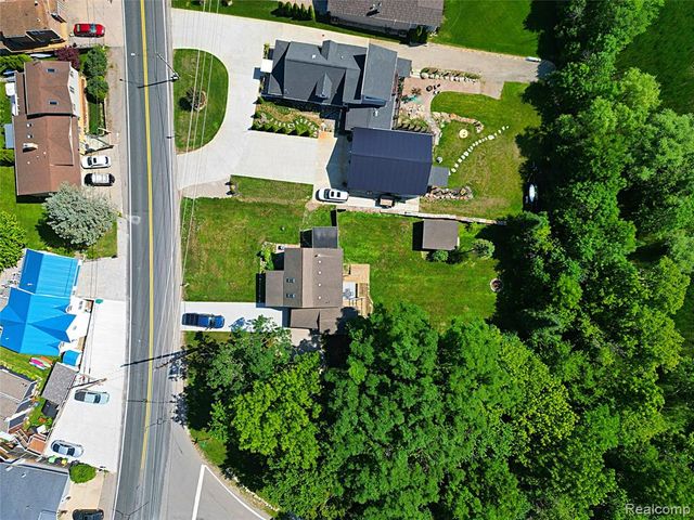 412 E Shore Drive, Whitmore Lake, MI 48189