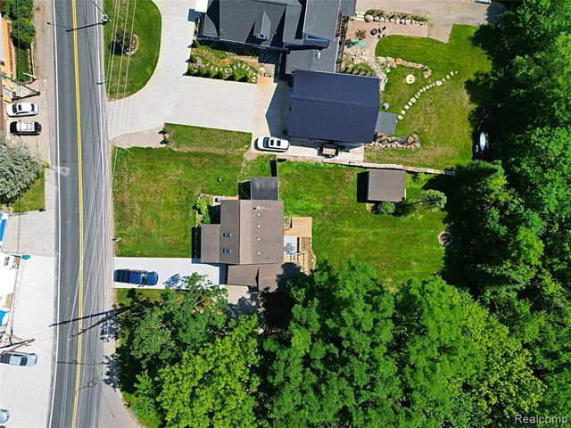 412 E Shore Drive, Whitmore Lake, MI 48189