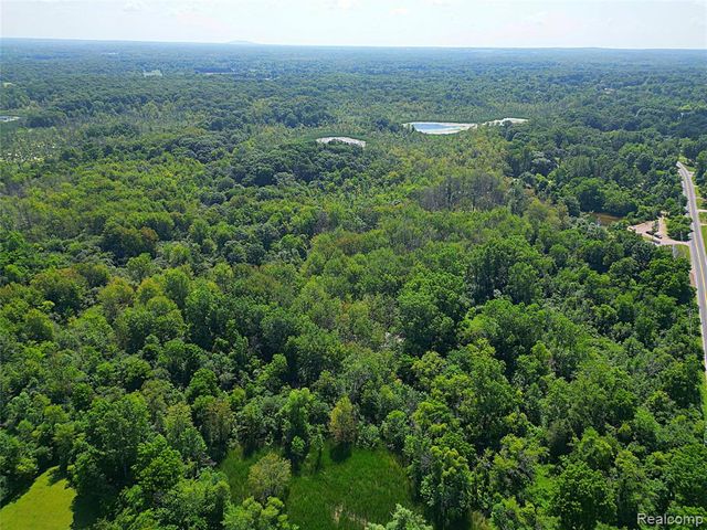 412 E Shore Drive, Whitmore Lake, MI 48189