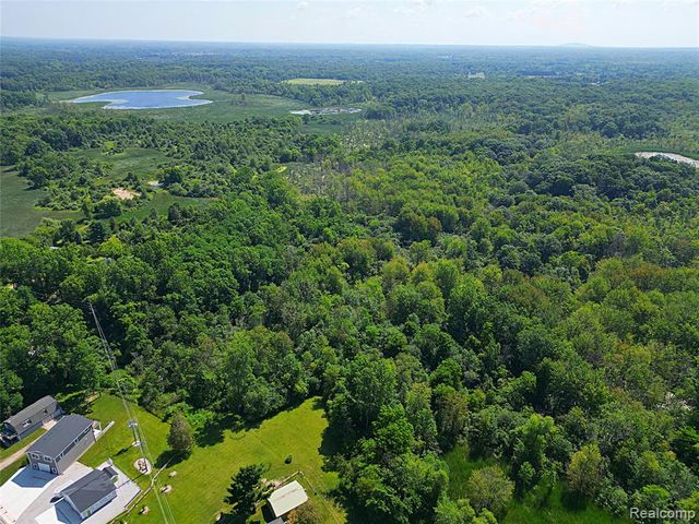 412 E Shore Drive, Whitmore Lake, MI 48189