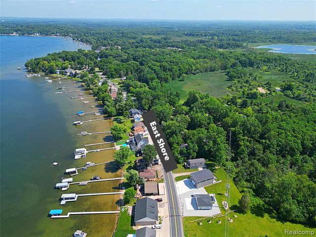 412 E Shore Drive, Whitmore Lake, MI 48189