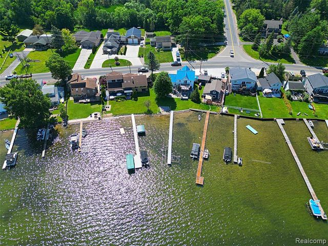 412 E Shore Drive, Whitmore Lake, MI 48189