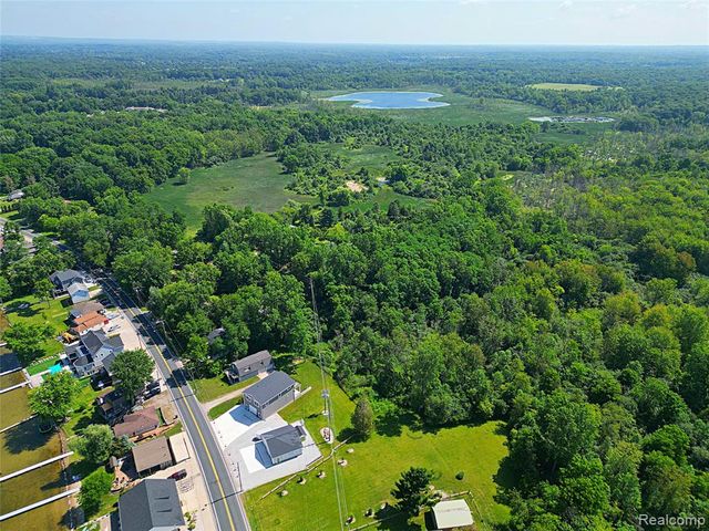 412 E Shore Drive, Whitmore Lake, MI 48189