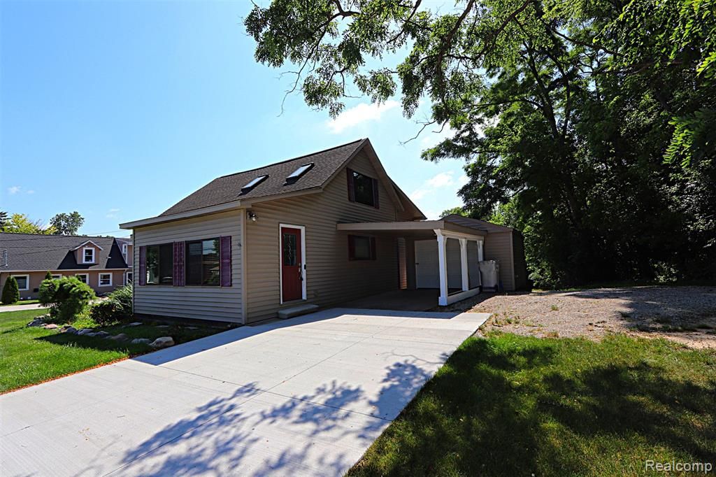 412 E Shore Drive, Whitmore Lake, MI 48189