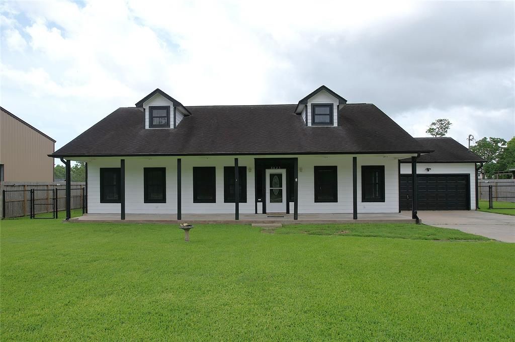 8623 Delesandri Road, Hitchcock, TX 77563