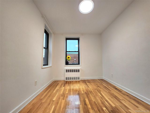 11 Wooleys Lane 2E, Great Neck, NY 11023