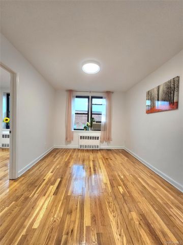 11 Wooleys Lane 2E, Great Neck, NY 11023