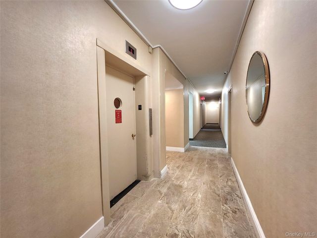 11 Wooleys Lane 2E, Great Neck, NY 11023